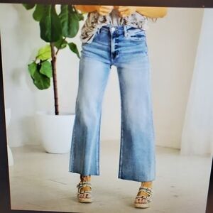 Light Blue Wide-Leg Crop Jeans - Women